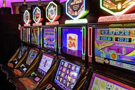 Aplikasi mobile megajudi menampilkan meja dealer langsung blackjack dan navigasi sportsbook